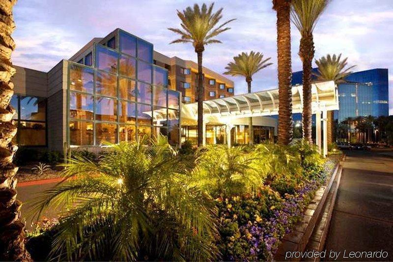 Doubletree Suites By Hilton Phoenix Exterior photo